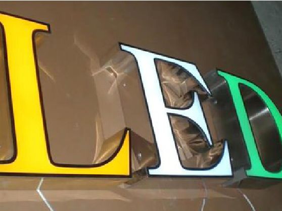 泰宁介绍LED招牌的基础知识。